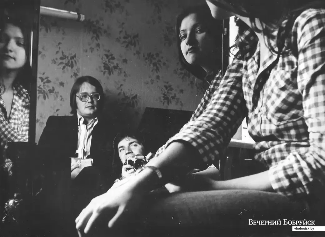 Мои друзья у меня в гостях. 1976 год.