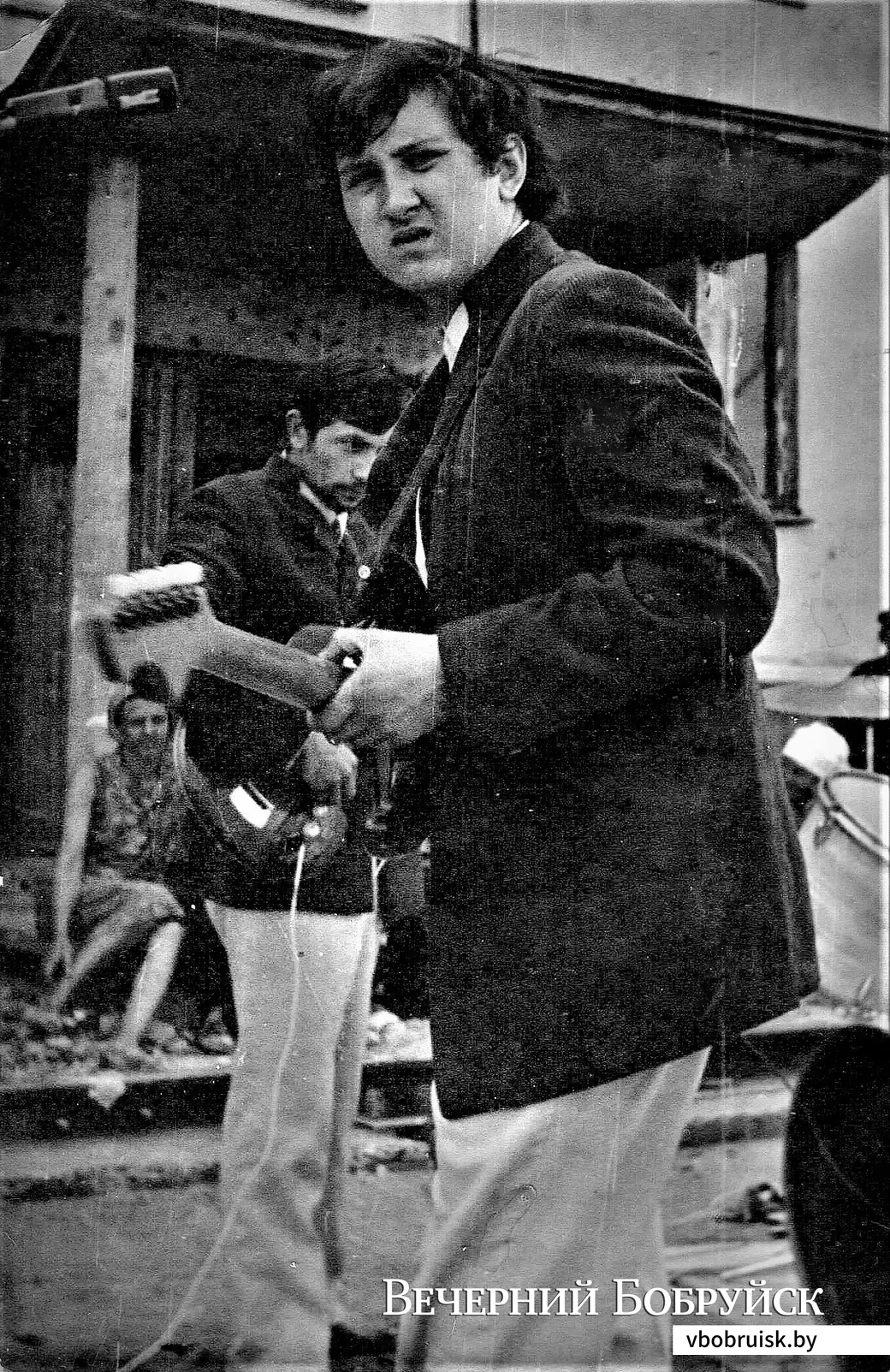 Владимир Адыров разминается перед выступлением, 1973 год.