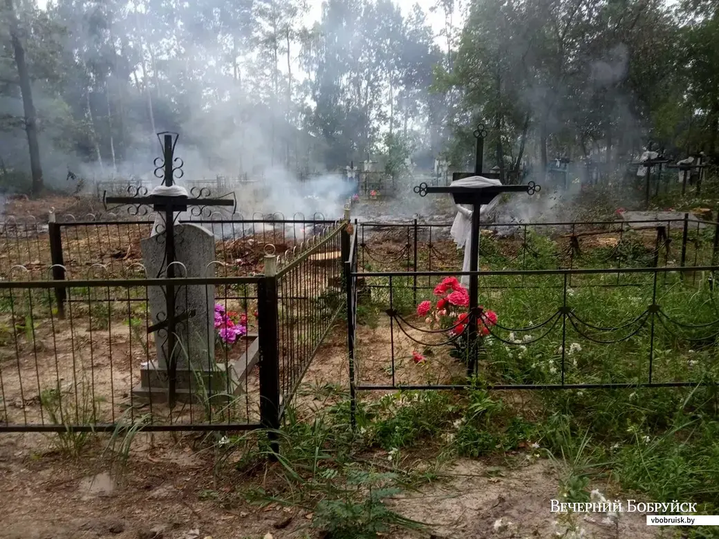 Кладбище в Ламбово во время работ по благоустройству. Фото читательницы