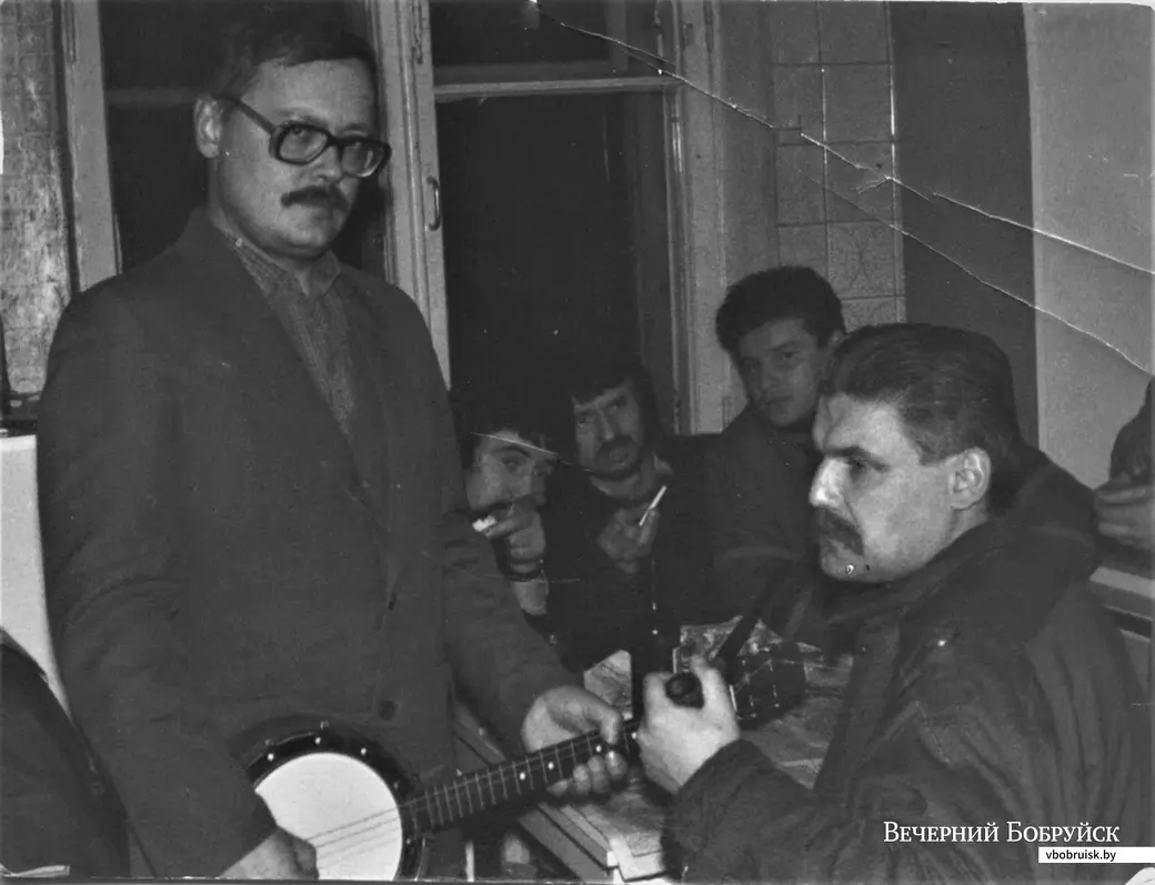 Опять двойка. Вася Мак инструмент не освоил.