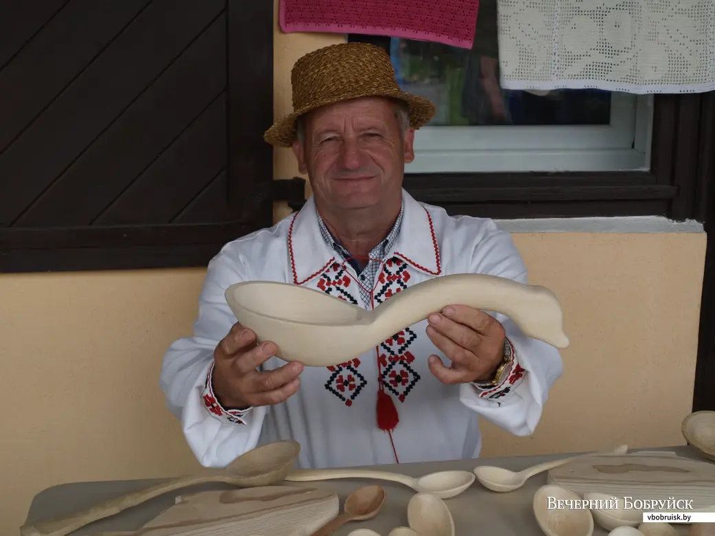 21 августа 2021 года. Шклов. Ремесленник Виктор Моисеенко активный участник Города мастеров.