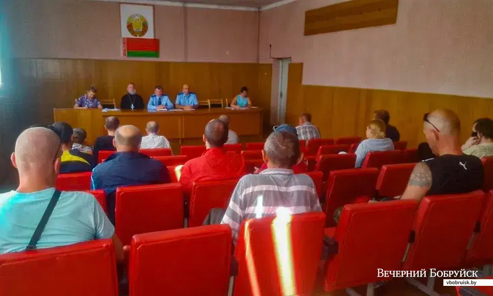 19 августа в прокуратуре Бобруйска представители этого ведомства, а также УВД и церкви встретились с бобруйчанами, склонными к совершению правонарушений.