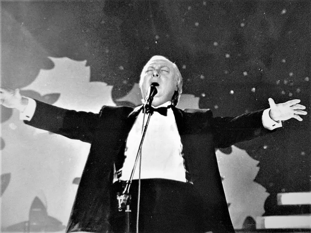 Валерий Ободзинский на сцене Могилевского ДК «Химволокно» был готов обнять всю Вселенную, 1996 год.