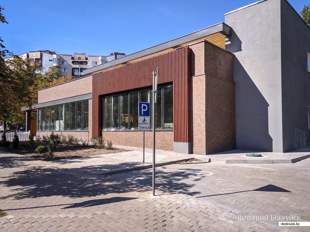 08.09.2021. Бобруйск. Новое кафе на перекрестке улиц Интернациональной и Дзержинского