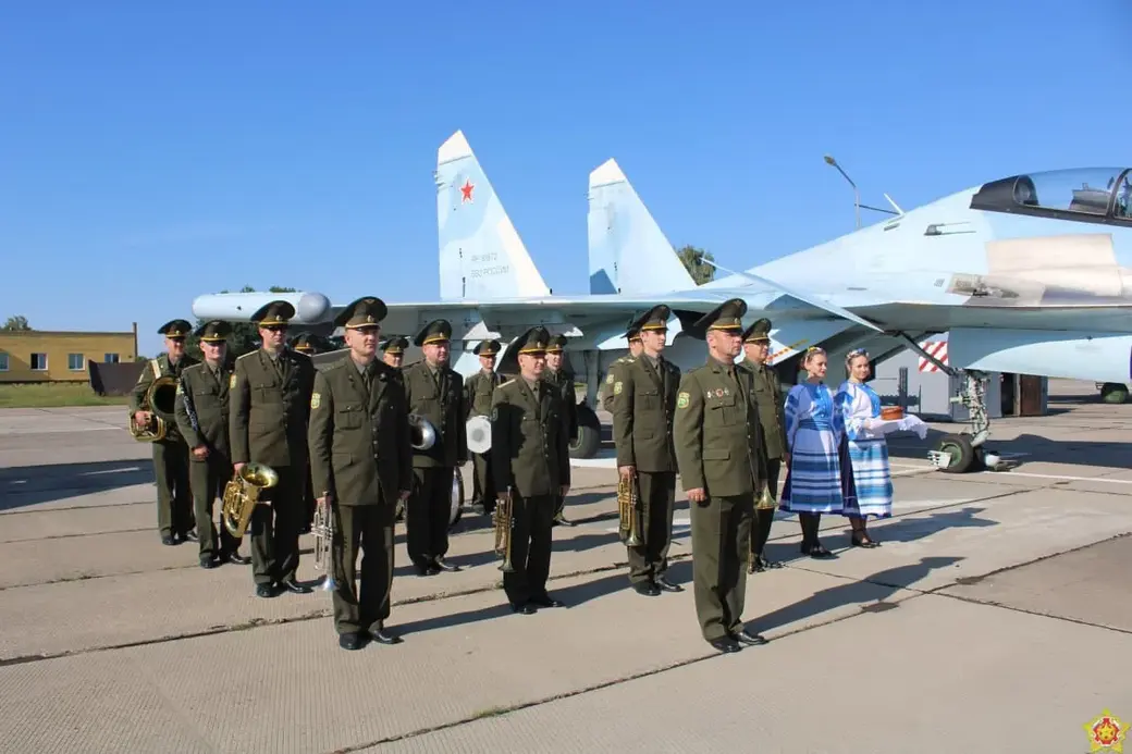 Прибытие российских войск на аэродром Барановичи.