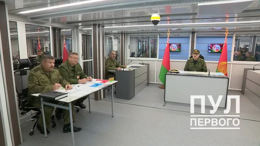 12 сентября Лукашенко прибыл на военный полигон под Барановичами, где проходит учение «Запад-2021».