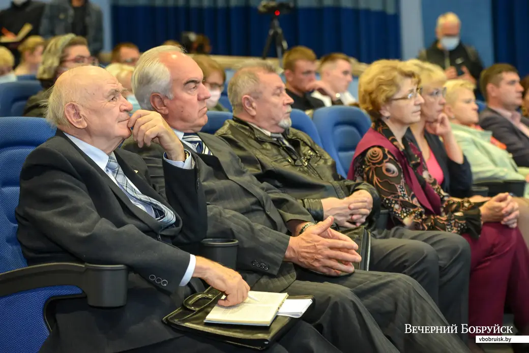14.09.2021. Бобруйск. Диалоговая площадка «В единстве народа — сила государства». Крайний слева Владимир Вяткин.