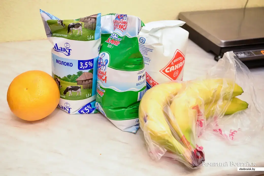 11.05.2018, Бобруйск. Пенсионеры покупают продукты в гастрономах