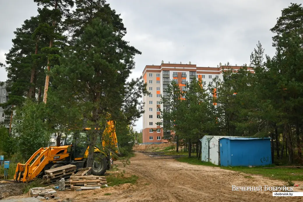 30.09.2021. Бобруйск. Микрорайон Киселевичи. Новостройки на улице Панова