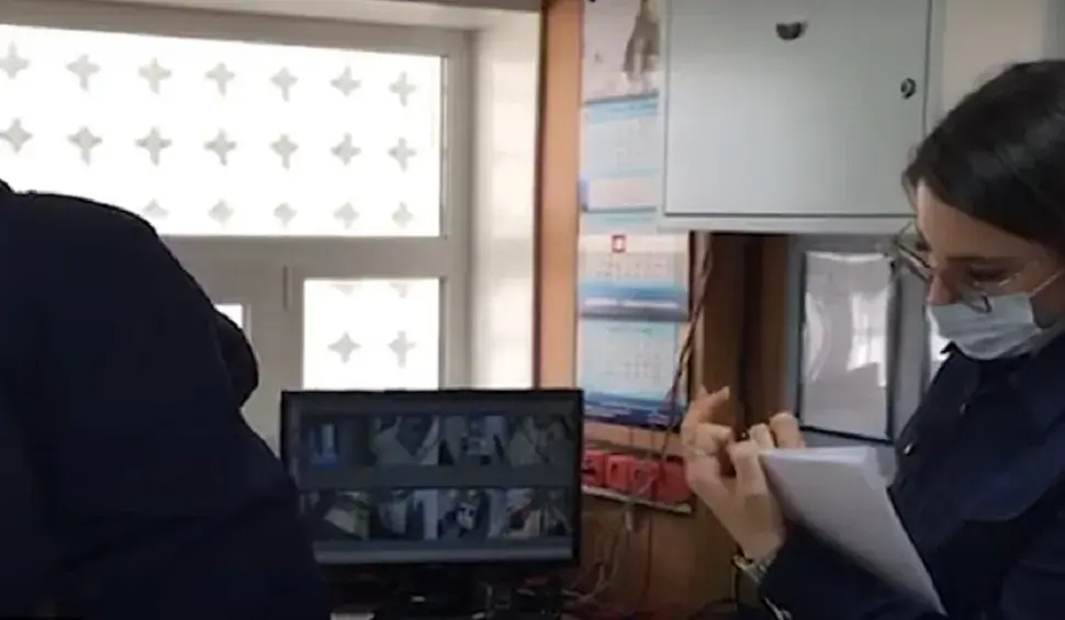 Момент следственных действий. Кадр видео.