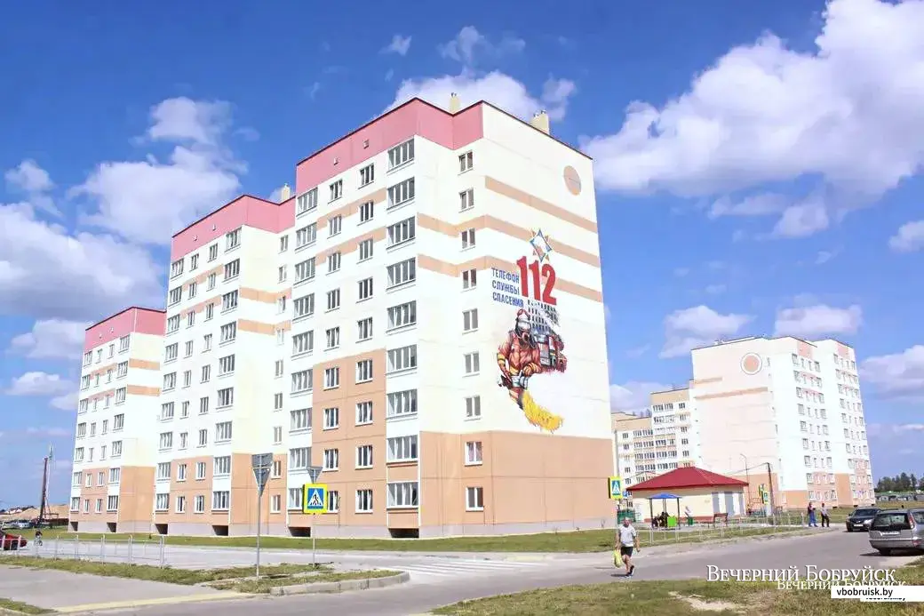 Дом на Строителей, 108.