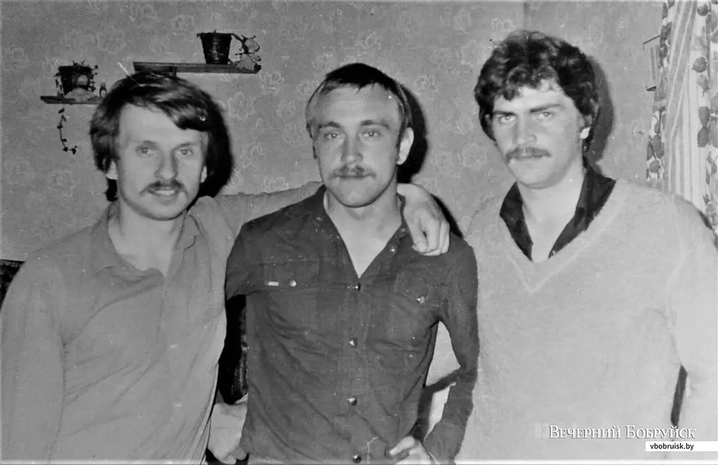 Пароход (слева) всегда умел дружить, 1977 год.