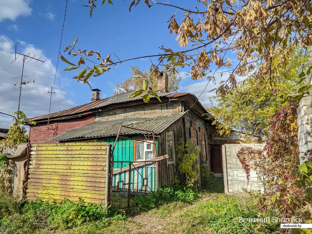 Дом №53 по улице Дзержинского соседствовал со снесенным