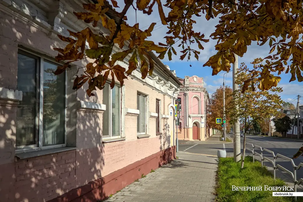 Улица Бахарова