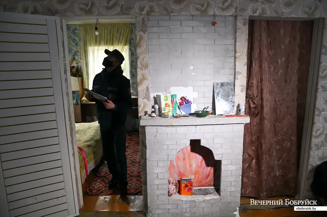15.10.2021. Бобруйск. Младший инспектор инспекции надзора и профилактики БГРОЧС
Вадим Савченко и инспектор сектора пропаганды и взаимодействия с общественностью БГРОЧС