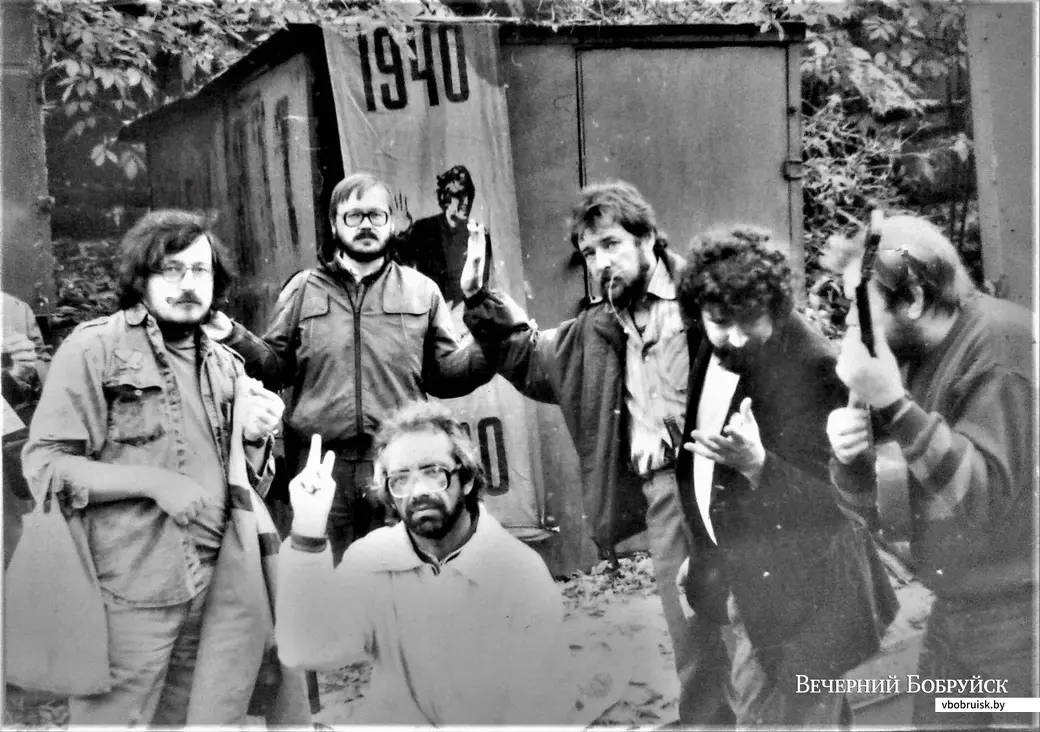 9 октября 1990 года мы отмечали 50-летие Джона Леннона. Еще один аккорд вечера, и вся наша шумная компания отправится в видеосалон Александра Гайдука.