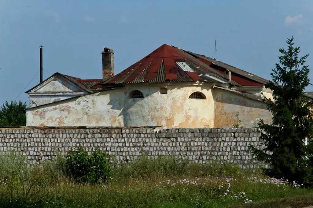 I толькi рэшткі колісь велічнага езуіцкага касцёла сіратліва стаяць... Фота: deletant.livejournal.com