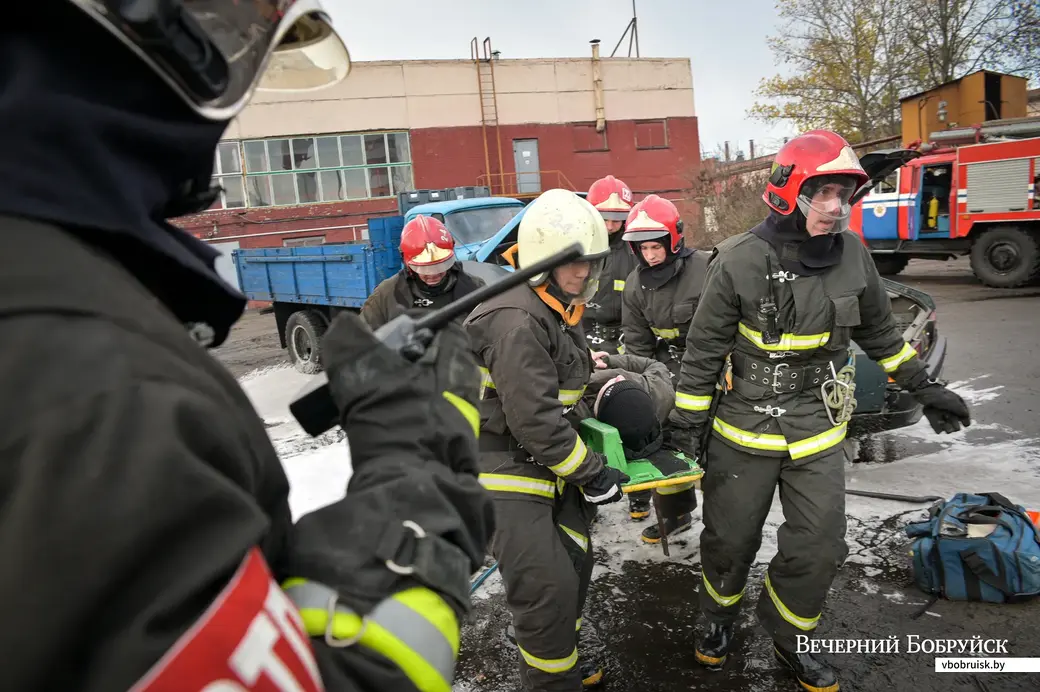 04.11.2021. Бобруйск. Учения подразделений Бобруйского горрайотдела по ЧС на объектах ОАО «Белшина»