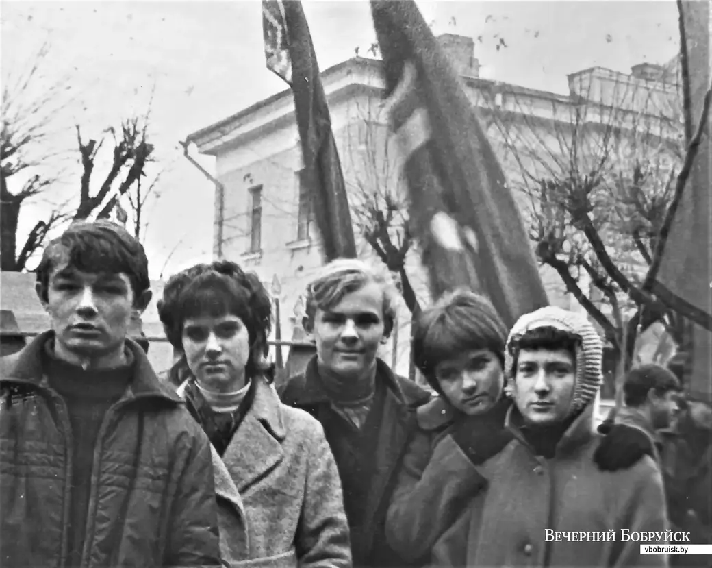 Могилев, на демонстрации учащиеся могилевской сш № 23 , 1971 год.