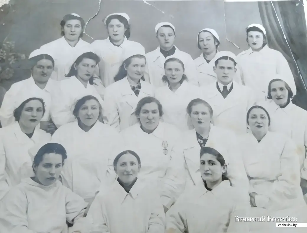 Коллектив аптеки №1 Бобруйска. Фото 1950-х.