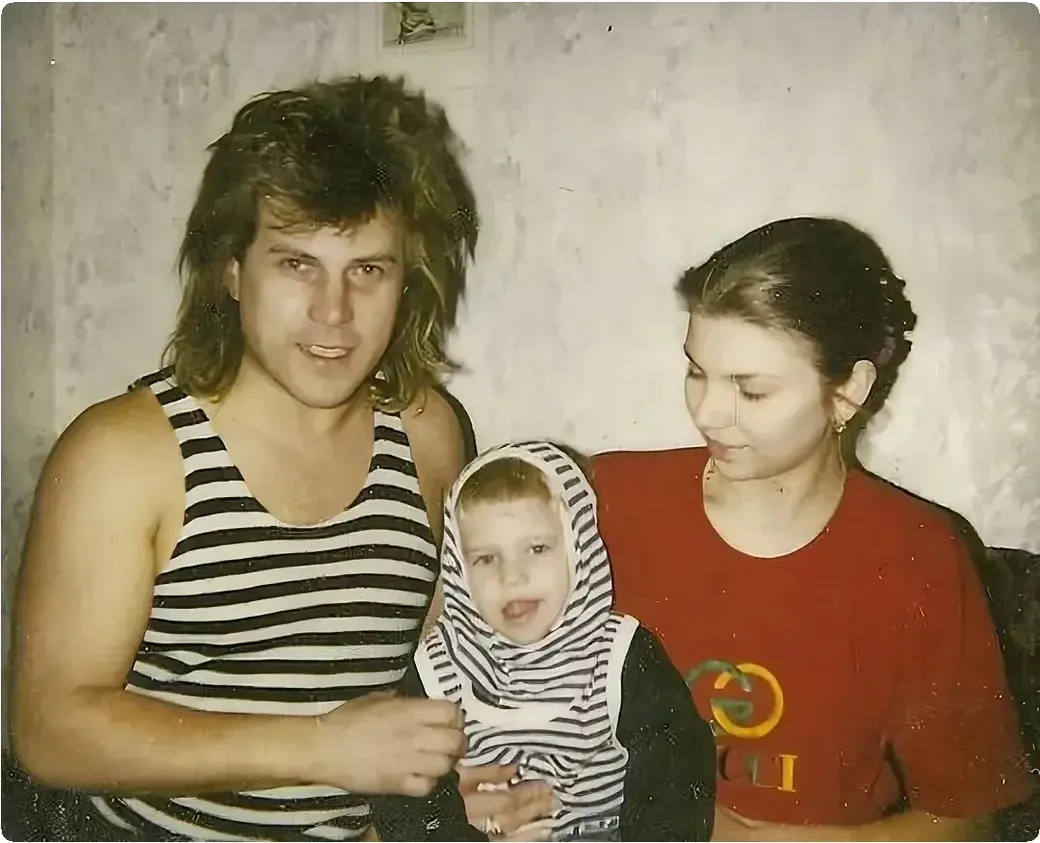 Алексей Глызин со своей первой женой Людмилой и сыном Лешей. 1990 год.