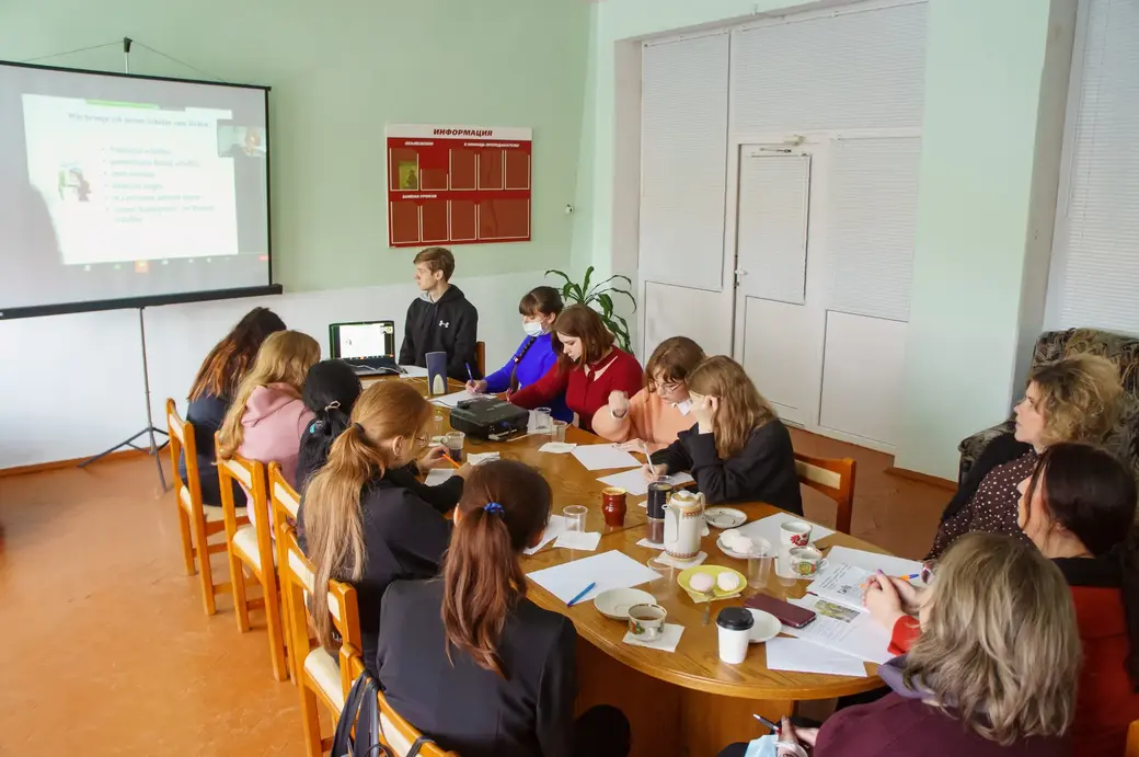 В колледже регулярно проводятся мастер-классы, семинары, тренинги по актуальным проблемам методики преподавания иностранных языков