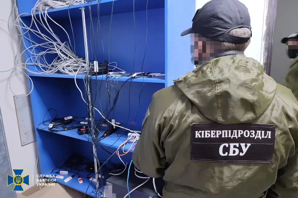 Злоумышленники создали и раскрутили более 20 тысяч фейковых профилей в соцсетях, которые были верифицированы с использованием поддельных паспортов граждан Украины.
