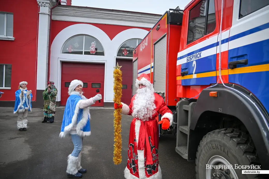 18.12.2021. Бобруйск. Новогодний Флэшбом у пожарной части №4