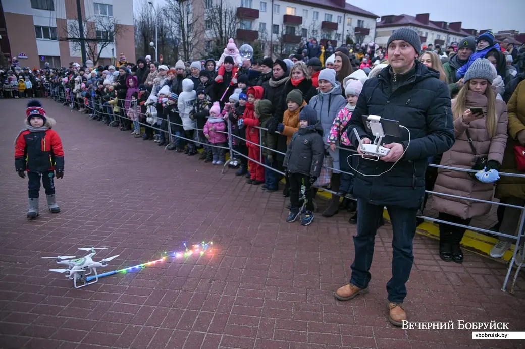 18.12.2021. Бобруйск. Церемония зажжения елочных огней на главной елке на площади имени В.И.Ленина
