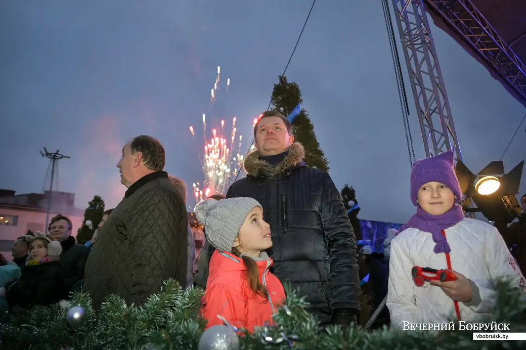 18.12.2021. Бобруйск. Церемония зажжения елочных огней на главной елке на площади имени В.И.Ленина