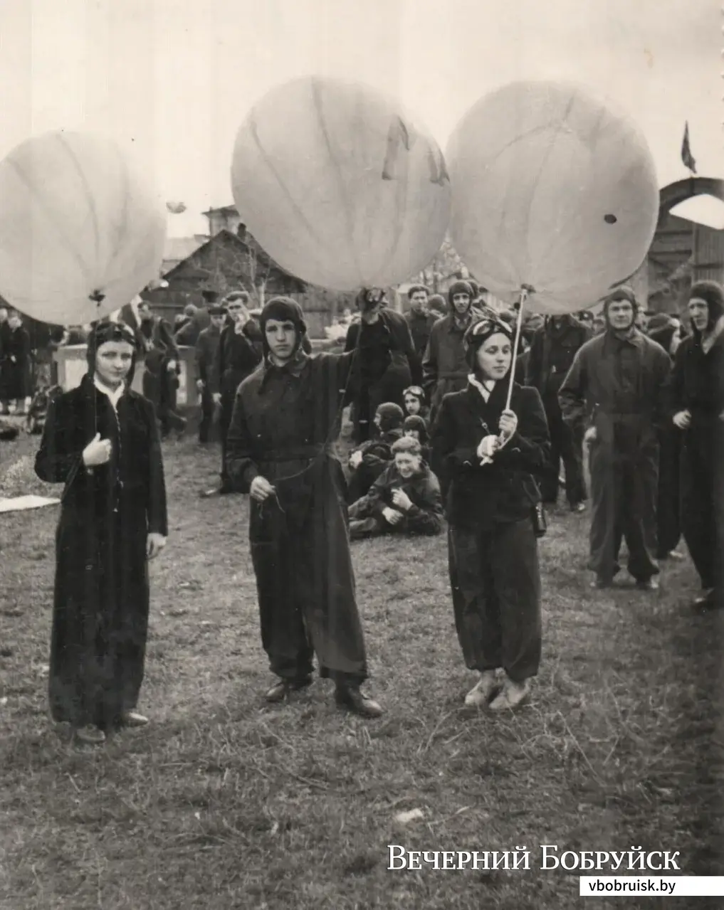 С аэрозондами. Парад 1 мая 1958 года
