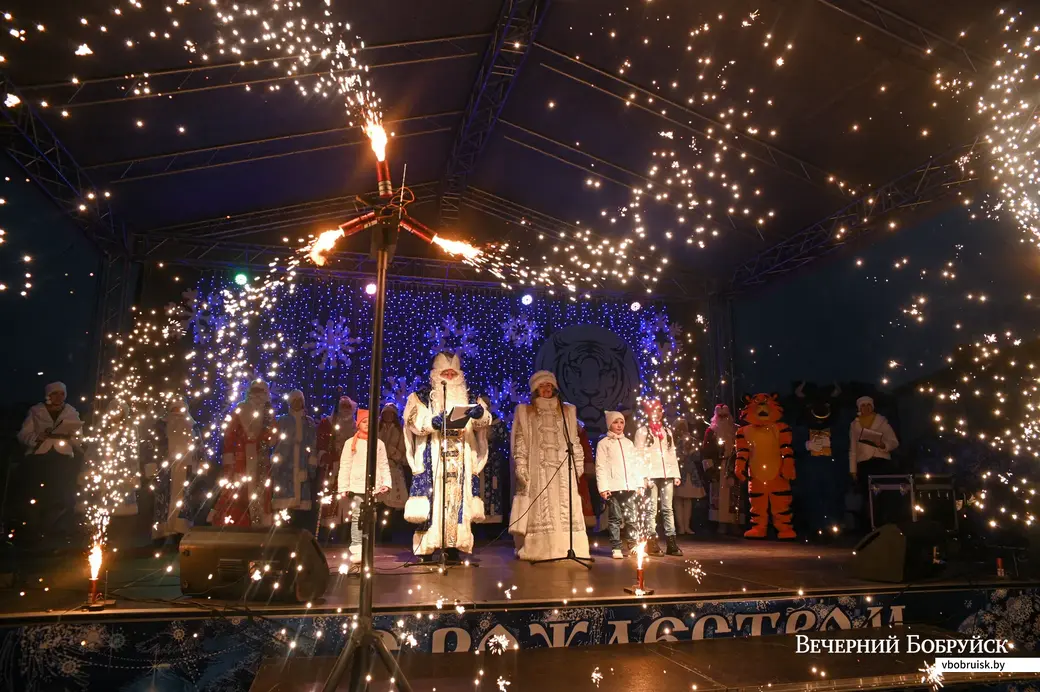18.12.2021. Бобруйск. Церемония зажжения елочных огней на главной елке на площади имени В.И.Ленина