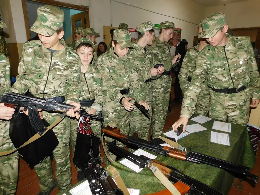 Бобруйск, 18 декабря 2021 года. Открытие детского военно-патриотического клуба «Зубр» в войсковой части 5527.