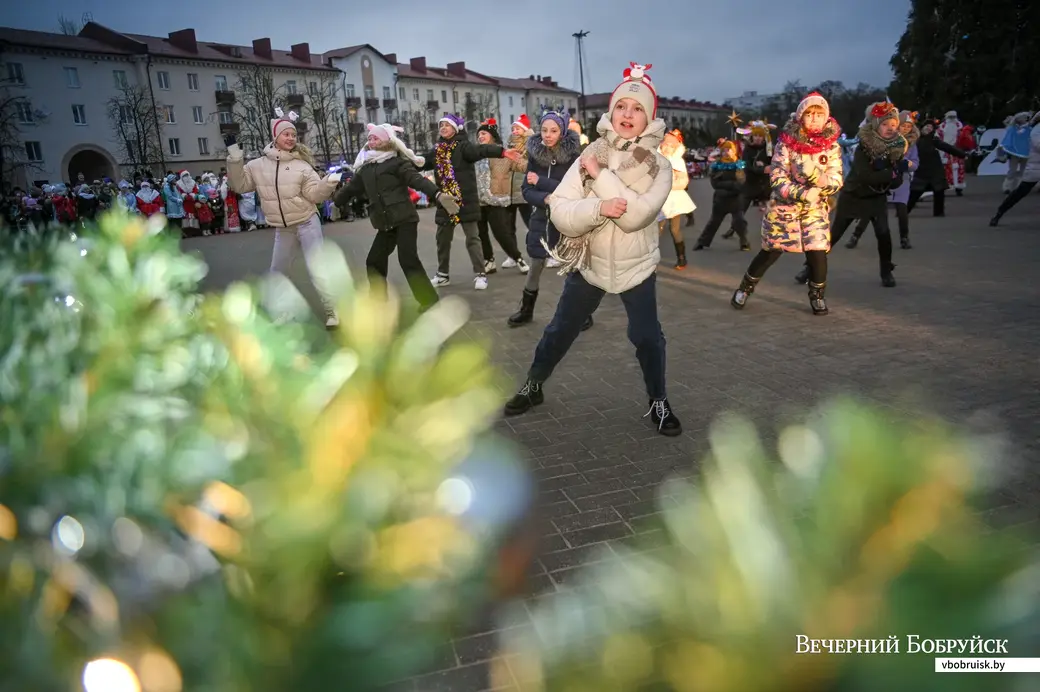 18.12.2021. Бобруйск. Церемония зажжения елочных огней на главной елке на площади имени В.И.Ленина