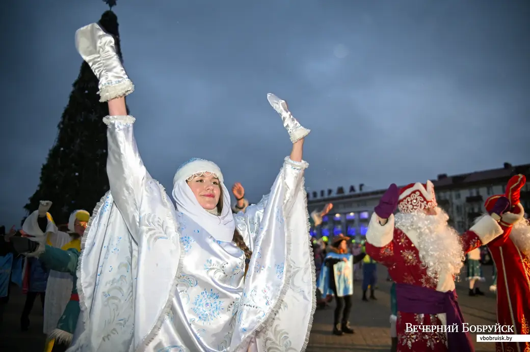 18.12.2021. Бобруйск. Церемония зажжения елочных огней на главной елке на площади имени В.И.Ленина