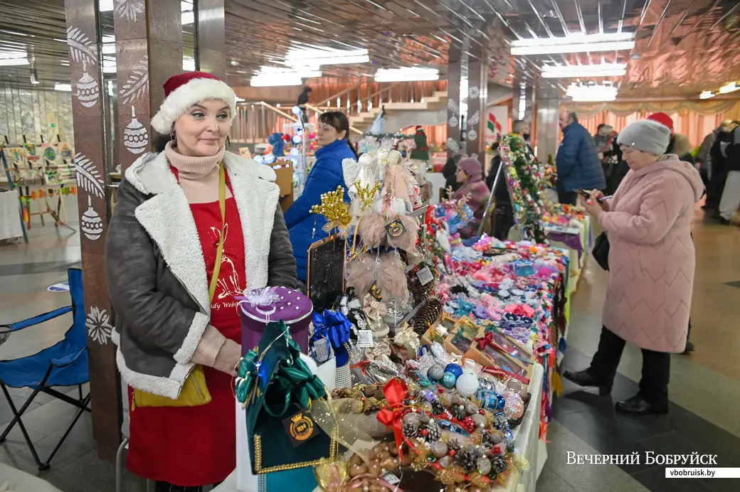 24.12.2021. Бобруйск. Праздничная ремесленная выставка-ярмарка «Новогодние чудеса» во Дворце искусств.