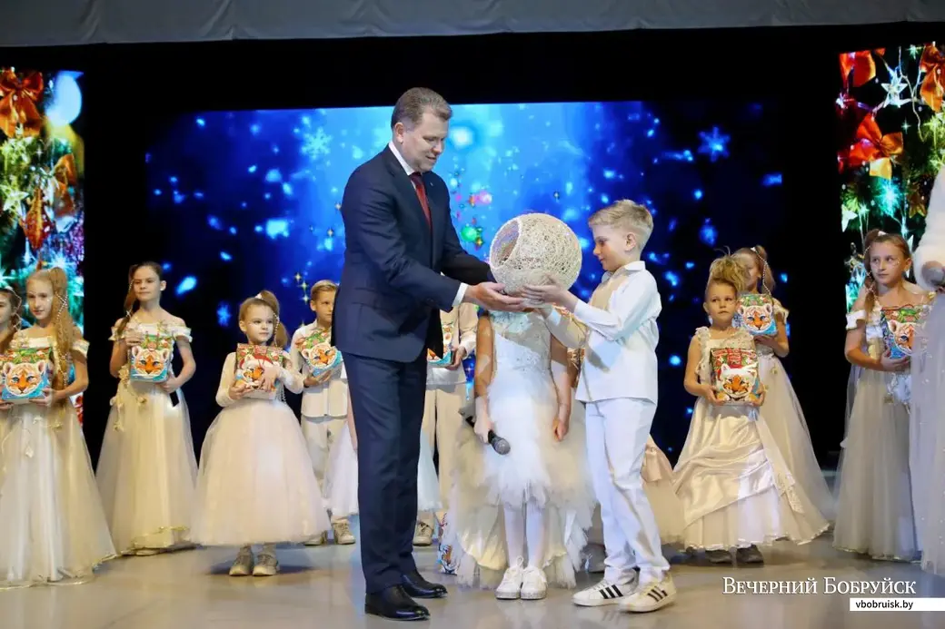 Городской благотворительный новогодний праздник во Дворце искусств Бобруйска. Фото: bobrlife.by.