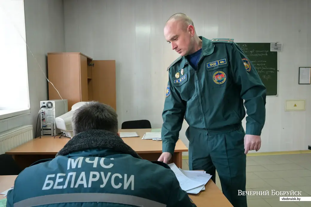 Максим Крук обучает молодых «бойцов».