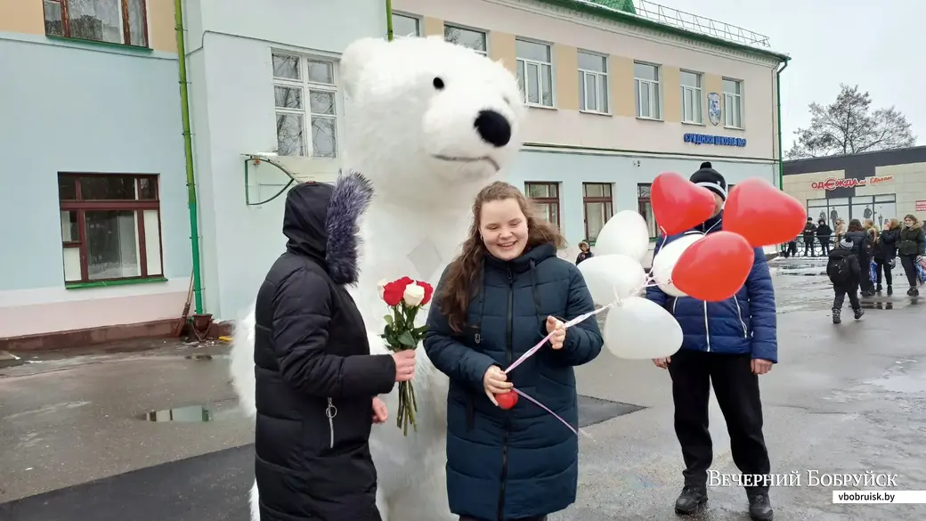 Бобруйчанку Татьяну Кутергину с 17-летием поздравляют ее родные.