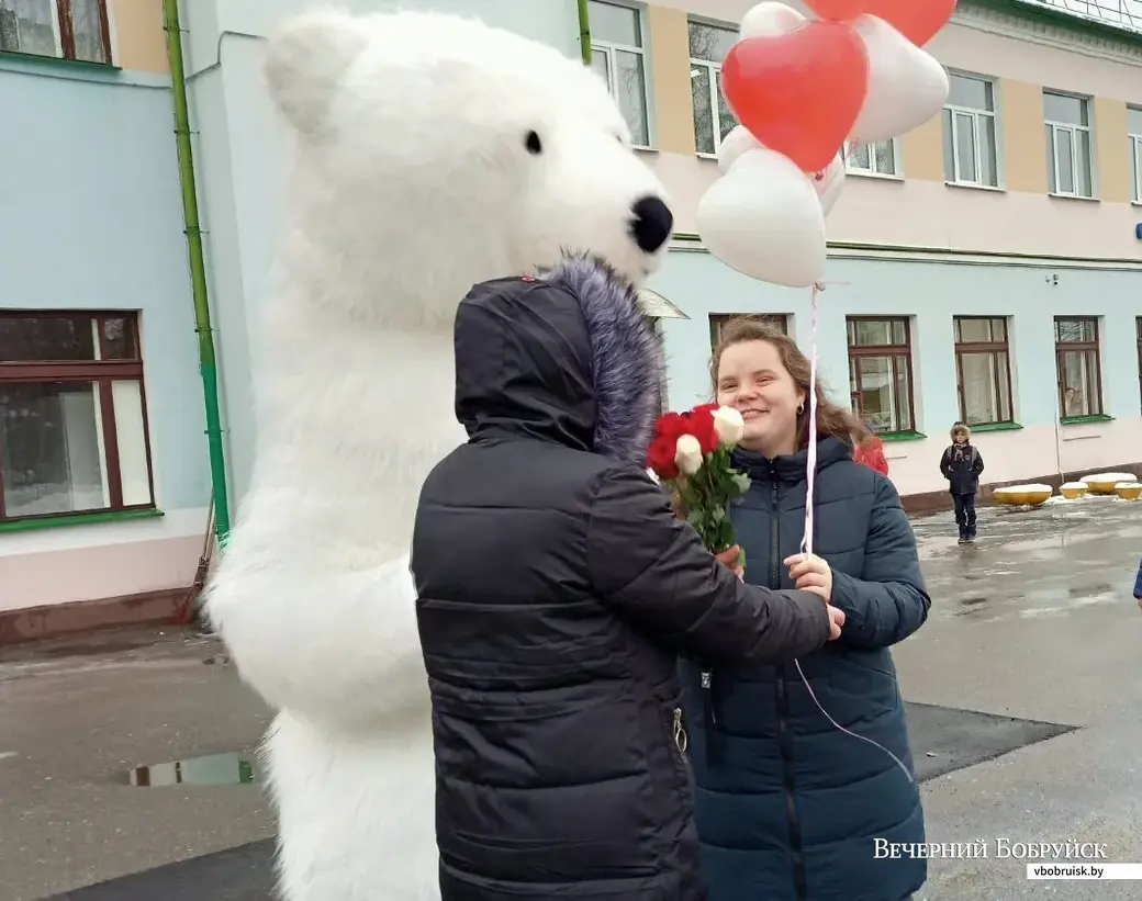Бобруйчанку Татьяну Кутергину с 17-летием поздравляют ее родные.