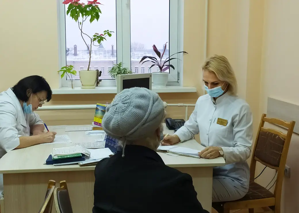 На приеме у врача-реабилитолога Ирины Павчиной. Могилевская центральная поликлиника.