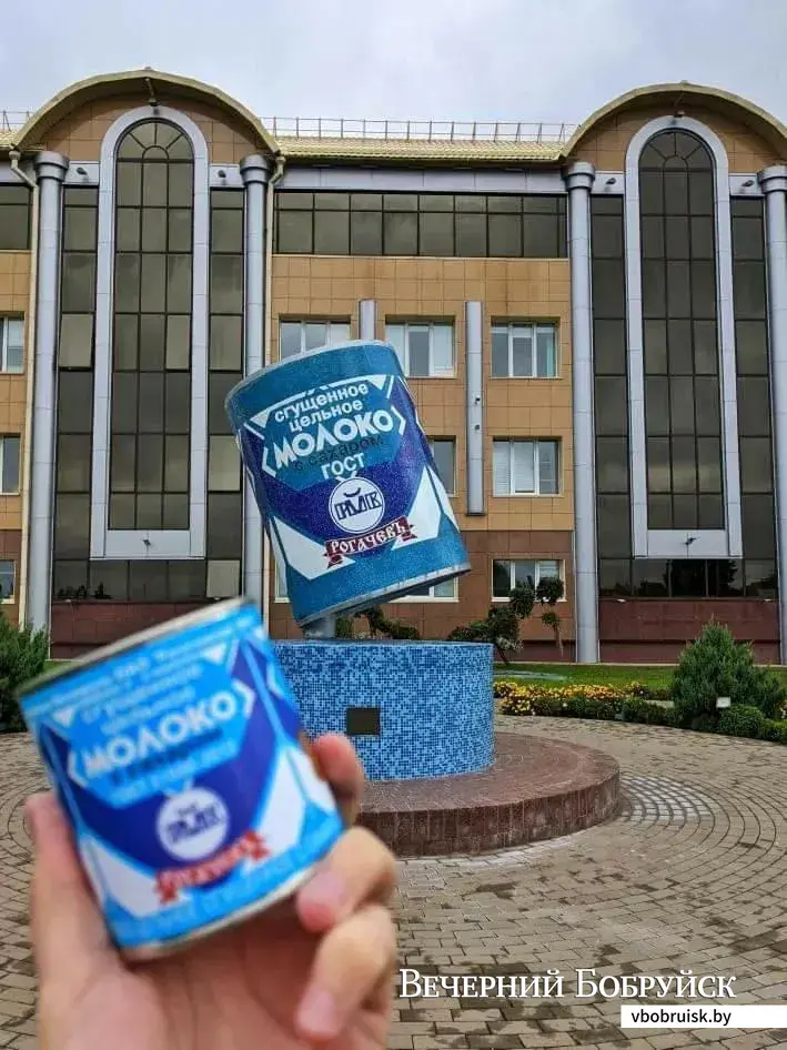 Памятник сгущенке в Рогачеве.