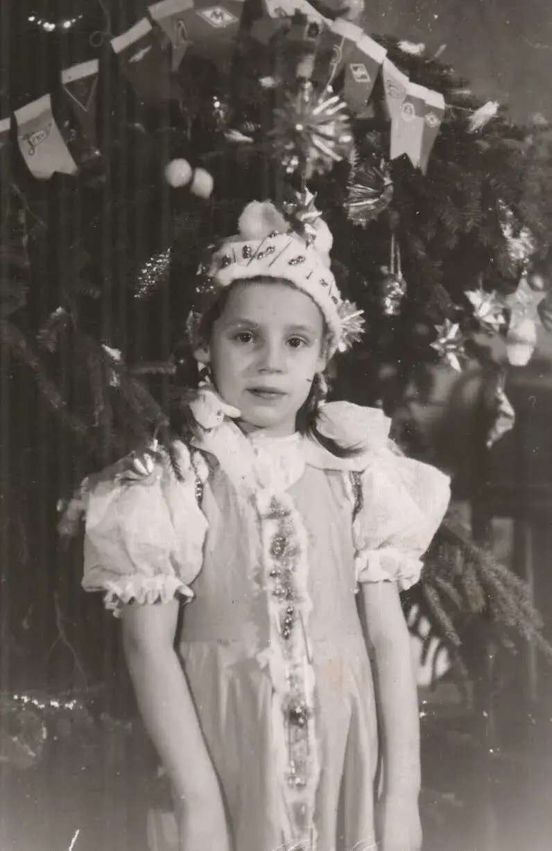 7-летняя Света Бурлакова в костюме Снегурочки, 1959 год.