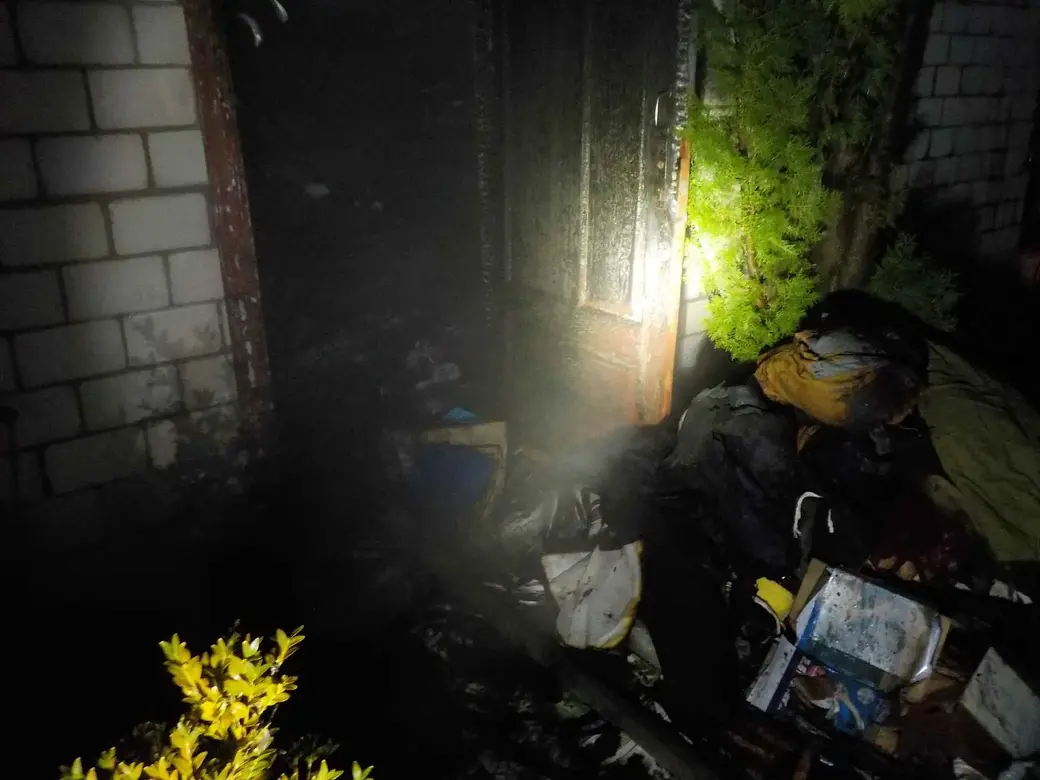 26.04.22г. Спасатели ликвидировали пожар на улице Заводской. Фото: Бобруйский ГРОЧС