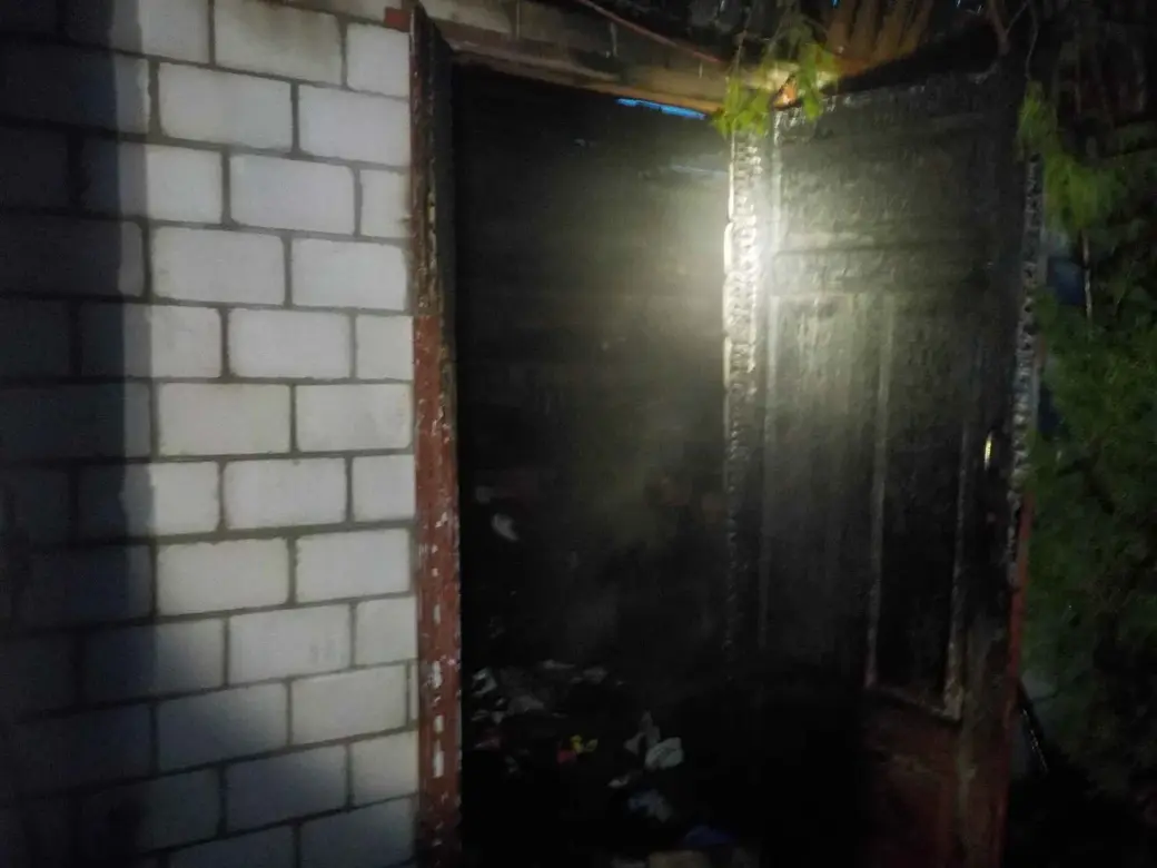26.04.22г. Спасатели ликвидировали пожар на улице Заводской. Фото: Бобруйский ГРОЧС