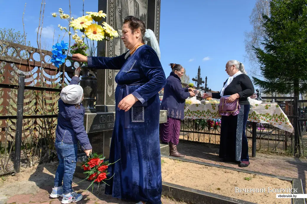 03.05.2022. Бобруйск. Радуница на кладбище в деревне Зеленка-2 (ул. Керамичная)