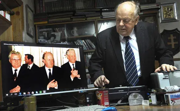 Станислав Шушкевич (Фото: Виктор Драчев / ТАСС)