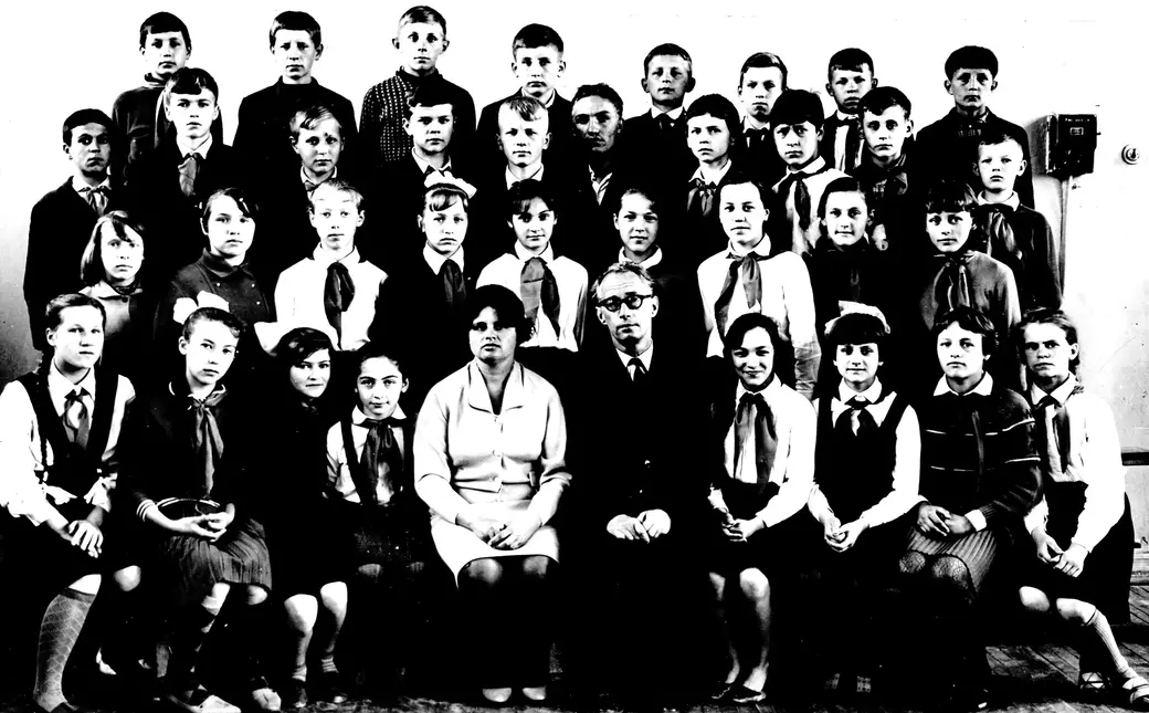 Настоящие пионеры никогда не откажутся от сбора макулатуры и металлолома. Бобруйск, школа №19, 1957 год.