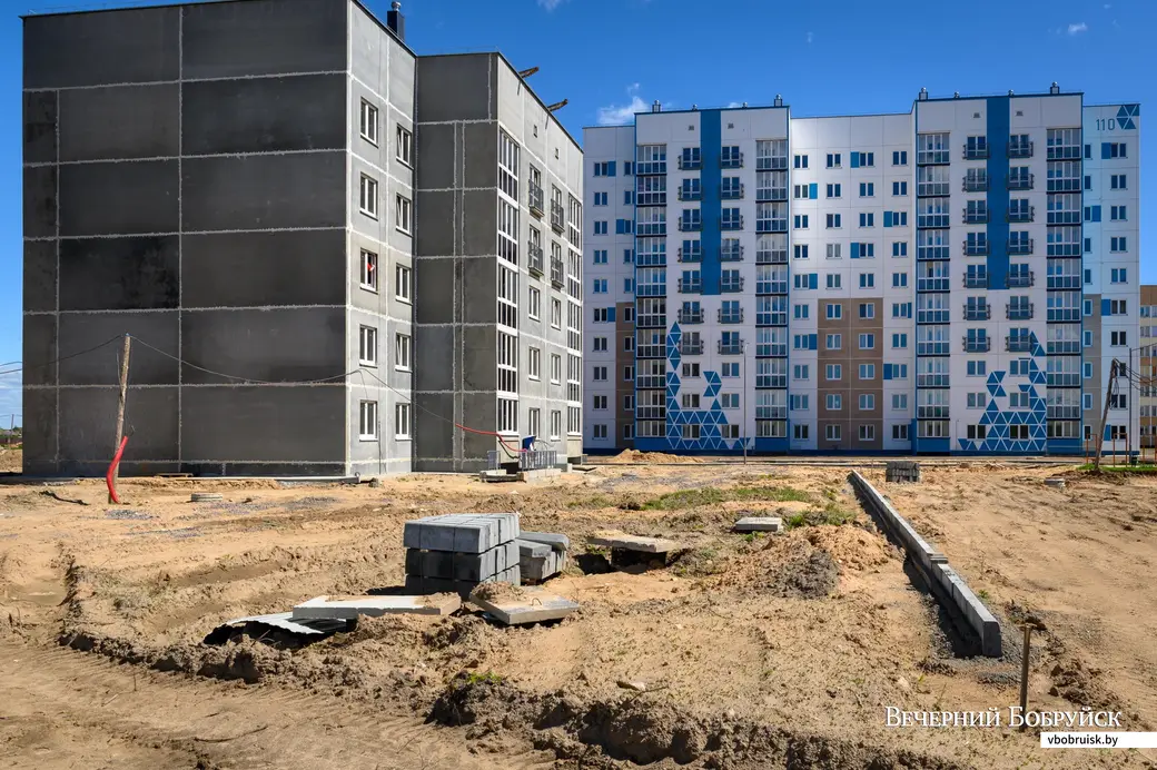 Бобруйск. Строительство новых жилых домов ведет Бобруйский завод КПД. Проспект Строителей.
