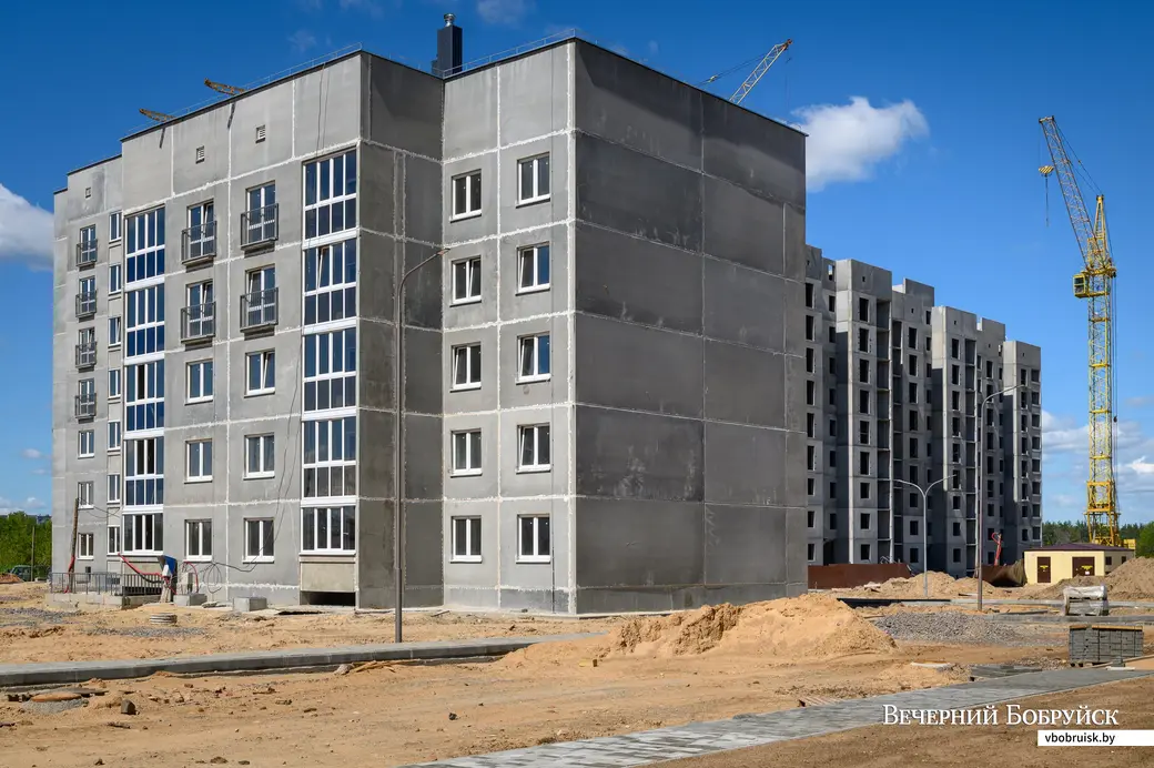 Бобруйск. Строительство новых жилых домов ведет Бобруйский завод КПД. Проспект Строителей.
